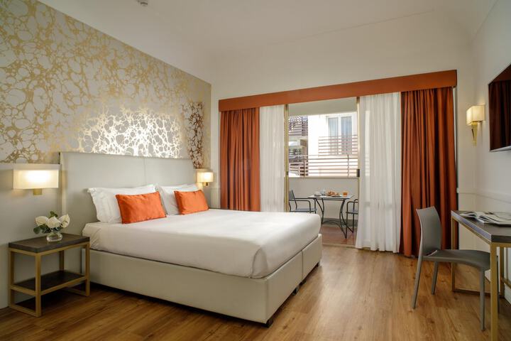 Room 35 of 80