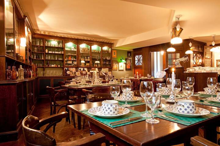 Dining 40 of 79