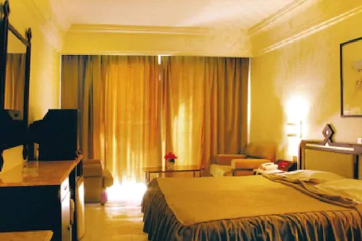 Room 5 of 25