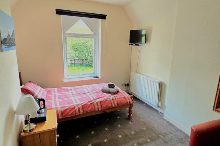 Room 9 of 34
