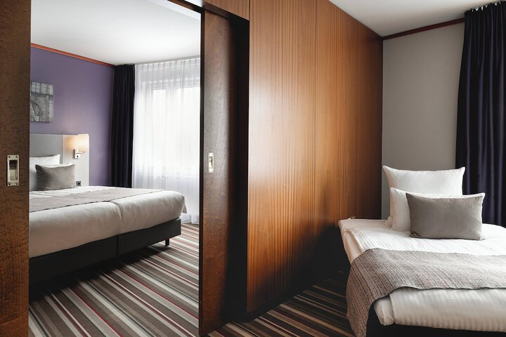 Room 27 of 78