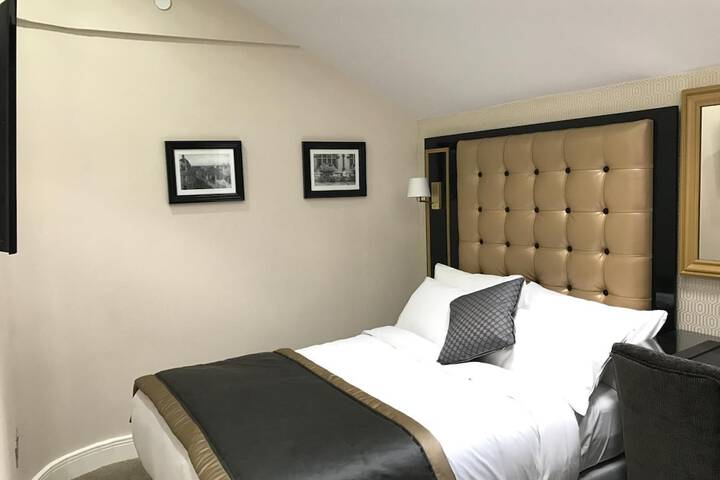 Room 17 of 33