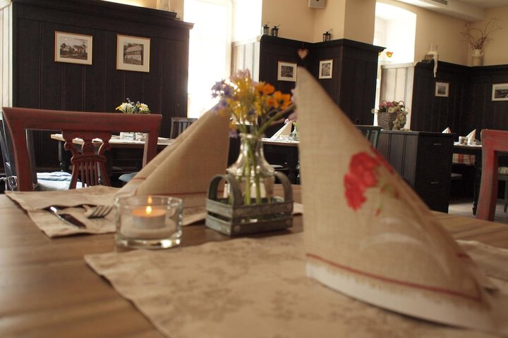 Dining 17 of 22