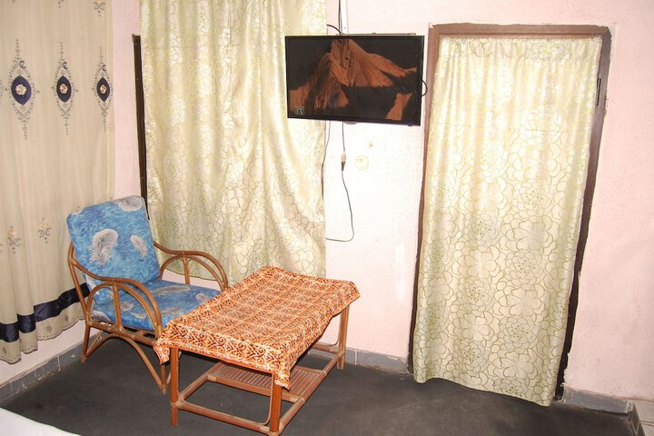 Room 13 of 38