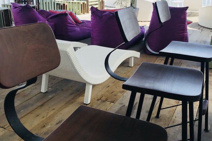 Lounge 19 of 27
