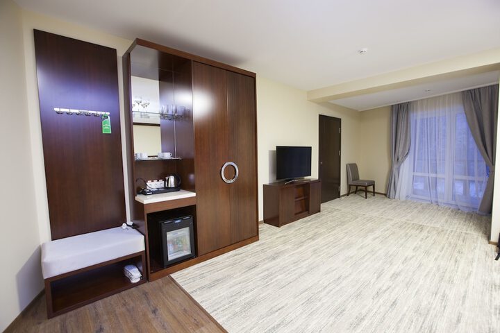 Room 8 of 64