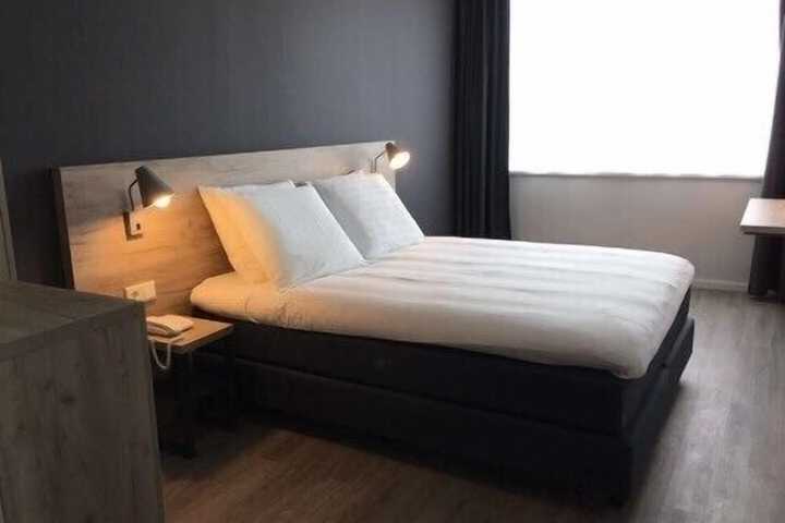 Room 14 of 33