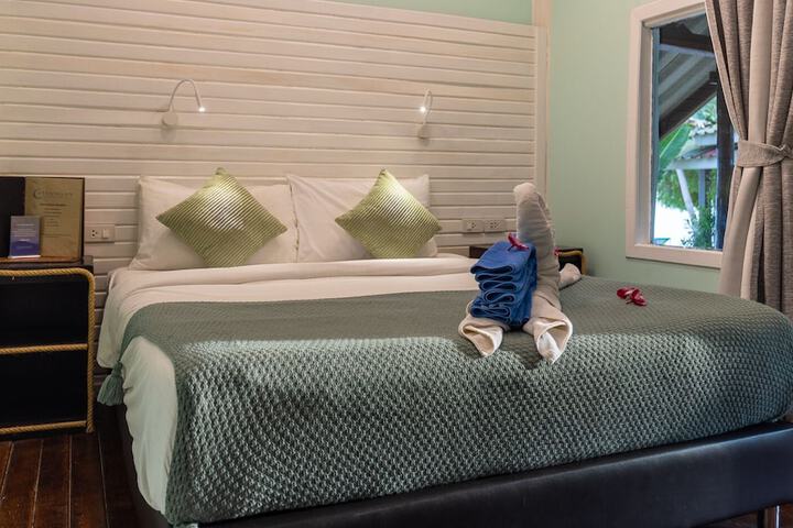 Room 10 of 80