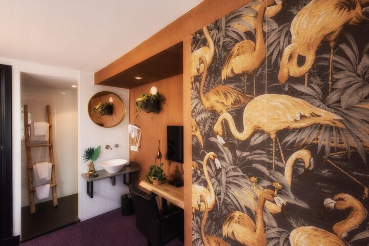 Room 10 of 38