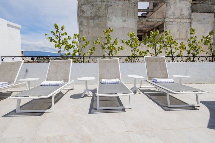Sundeck 79 of 95