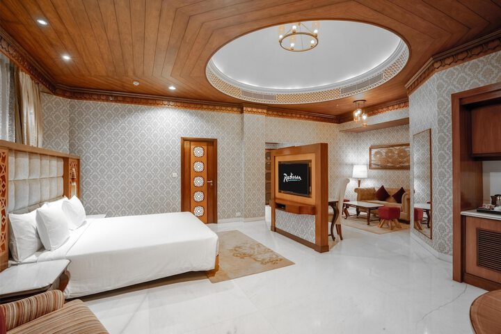 Room 18 of 104