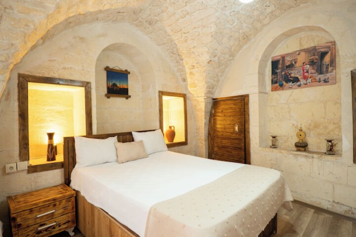 Room 13 of 85