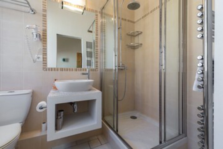 Room 4 of 20