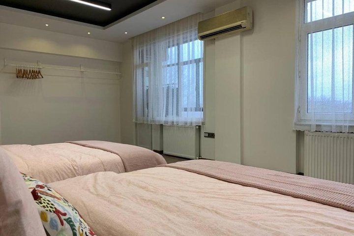 Room 4 of 11