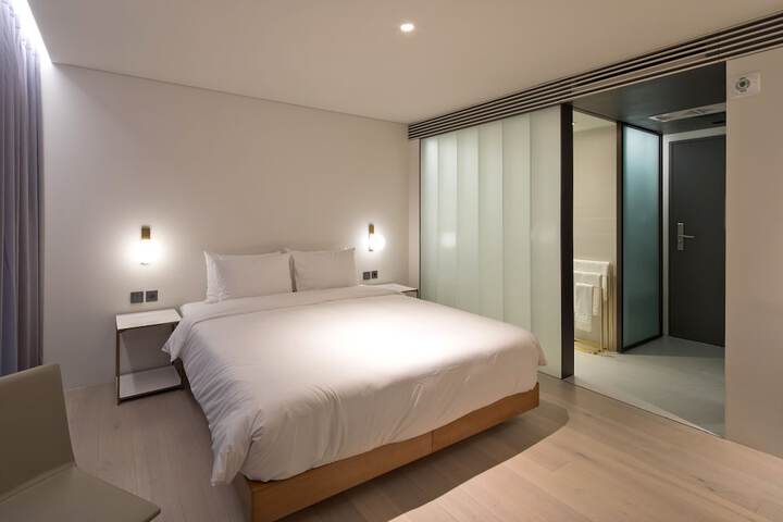 Room 2 of 11