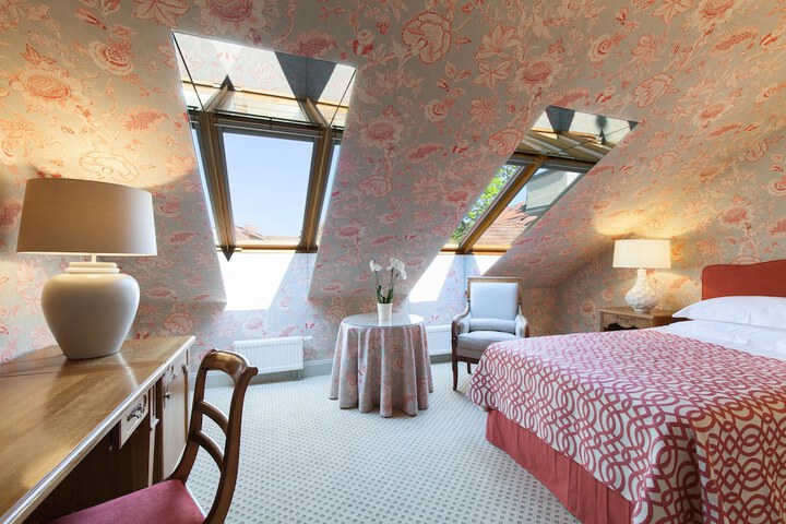 Room 43 of 92