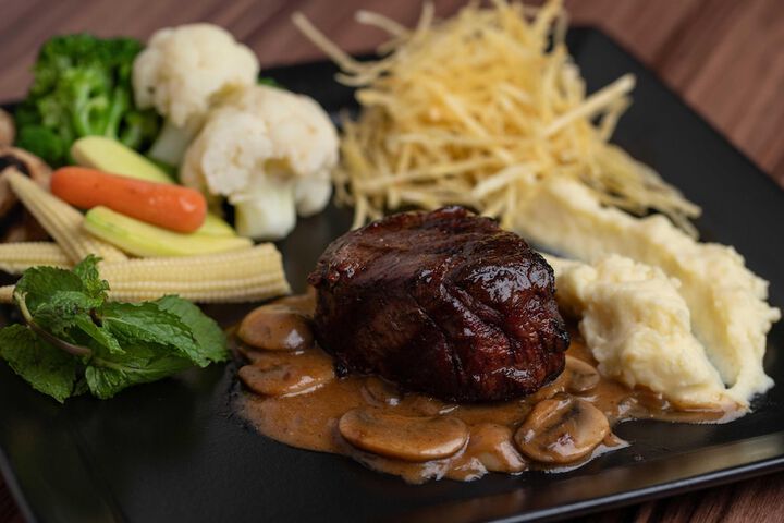 Dining 84 of 112