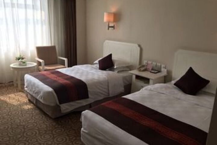 Room 10 of 29