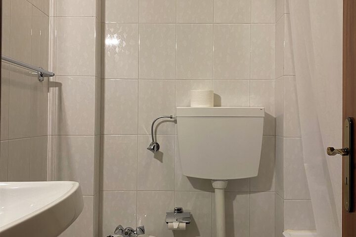 Room 15 of 25
