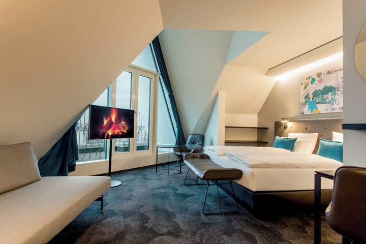 Room 3 of 27