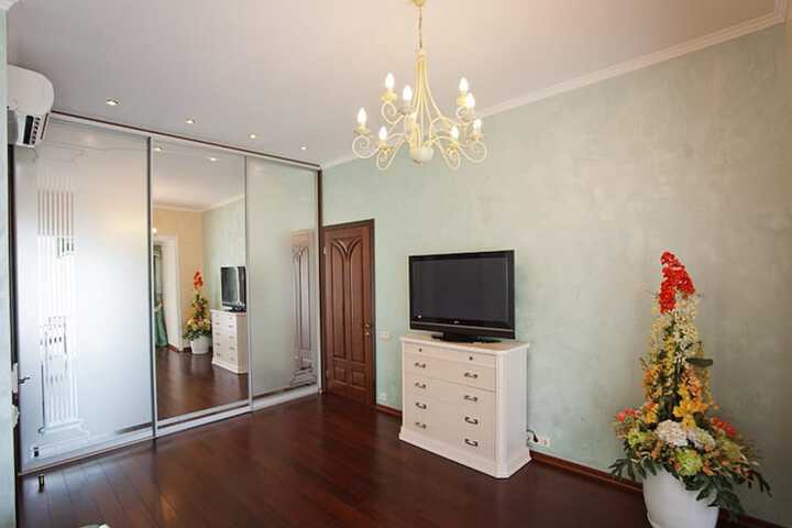 Room 19 of 68
