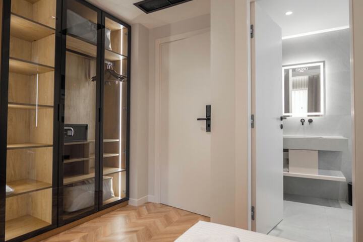 Room 45 of 117