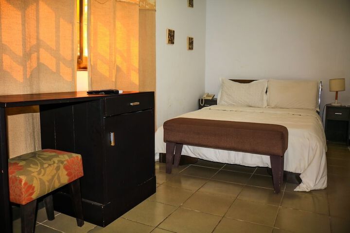Room 5 of 16