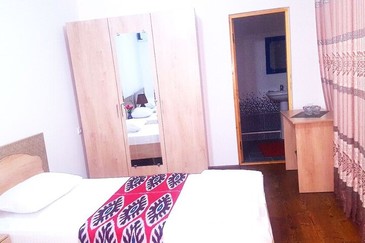 Room 13 of 32