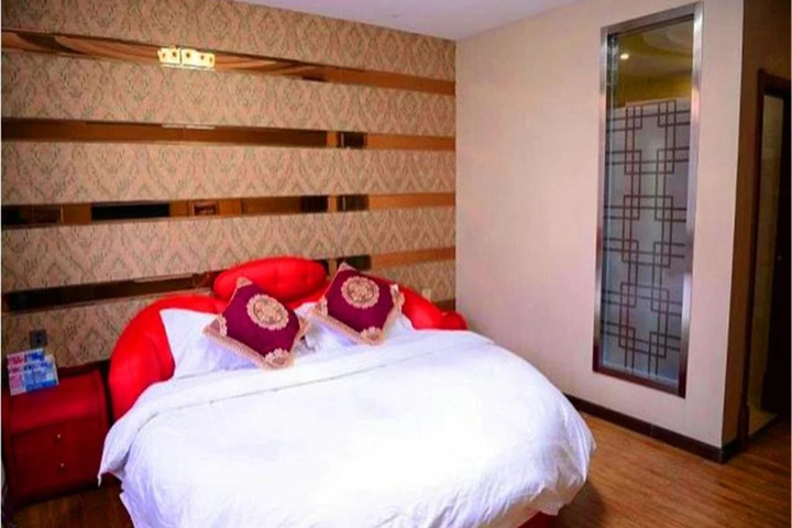 Room 3 of 13