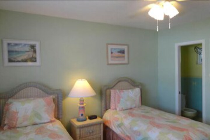 Room 33 of 38