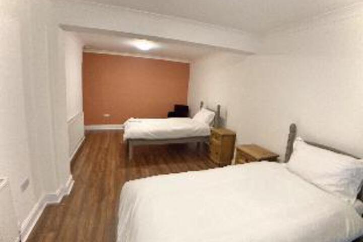 Room 5 of 33