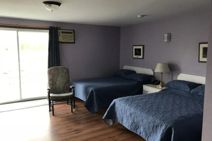 Room 2 of 8