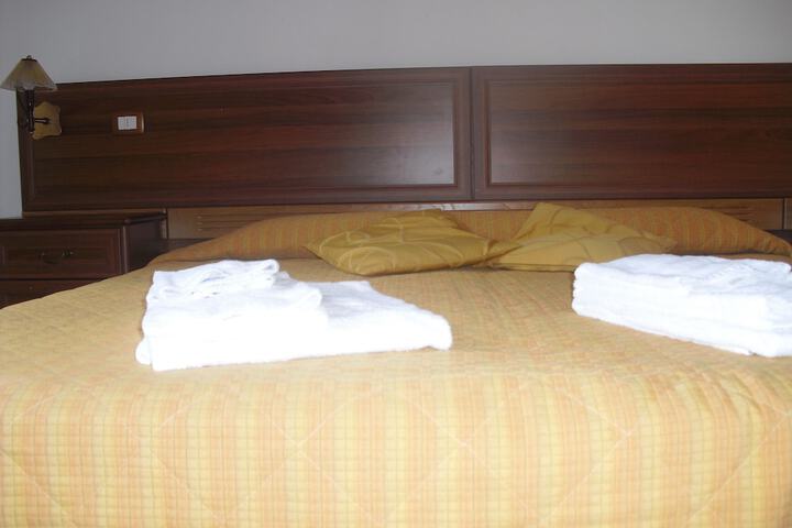 Room 5 of 84