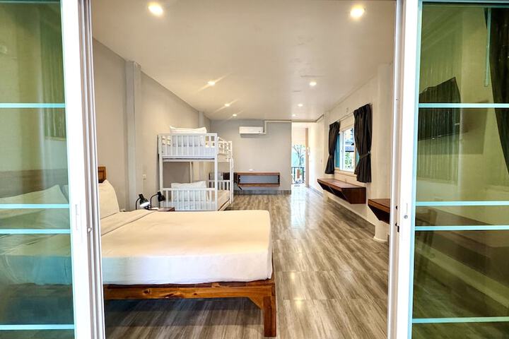 Room 28 of 118