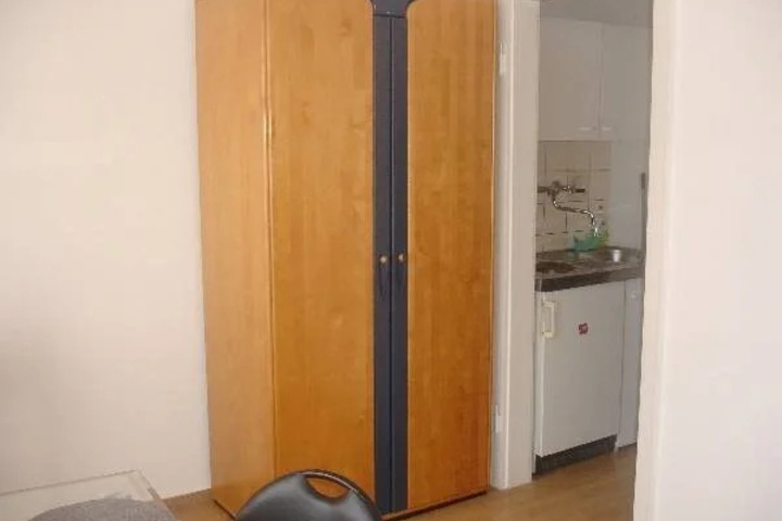 Room 6 of 13