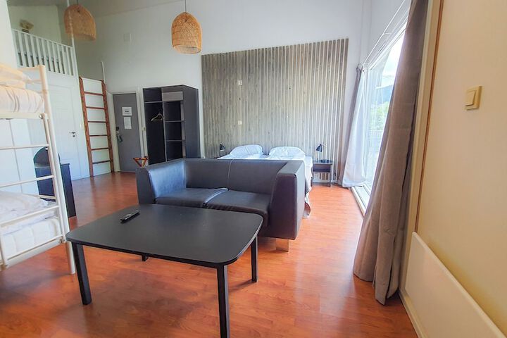 Room 6 of 17