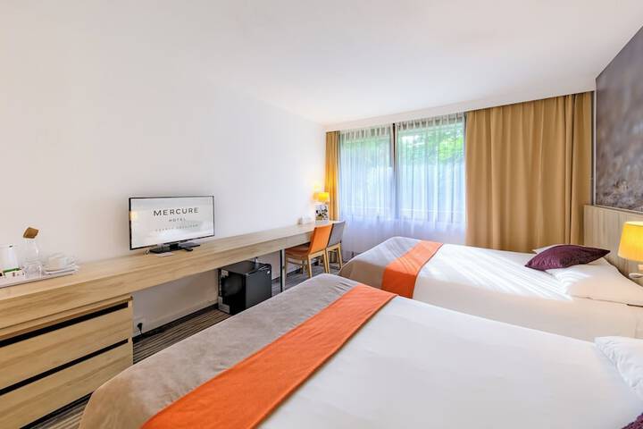 Room 10 of 83