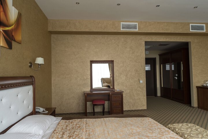 Room 17 of 47