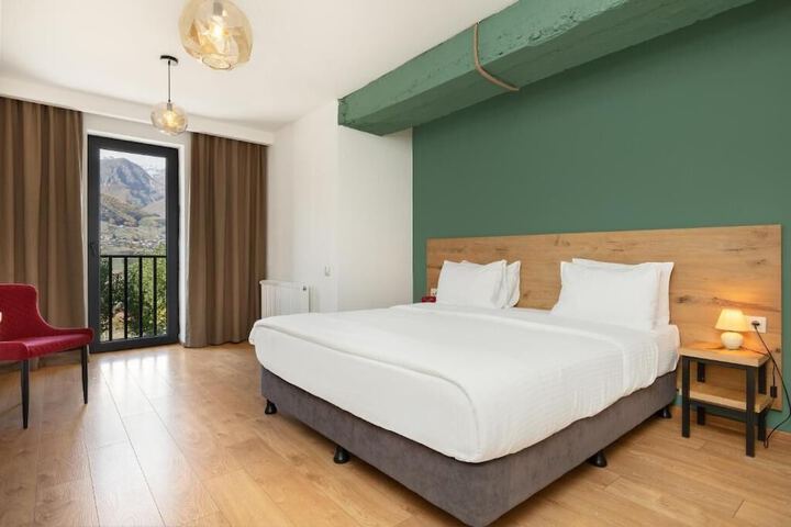 Room 35 of 60