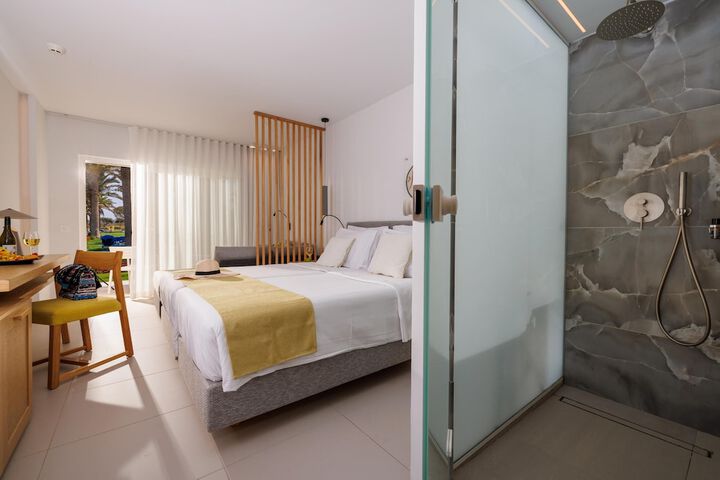 Room 43 of 209