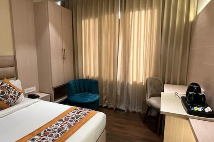 Room 8 of 10