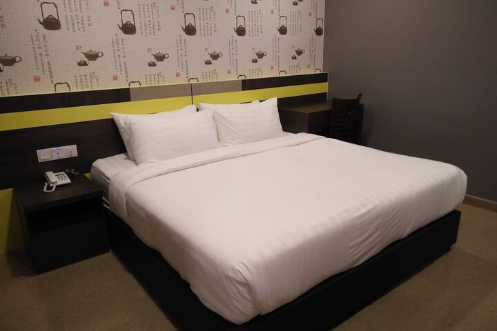 Room 12 of 34