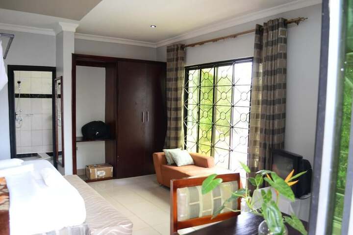 Room 13 of 20