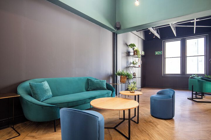Lounge 114 of 123