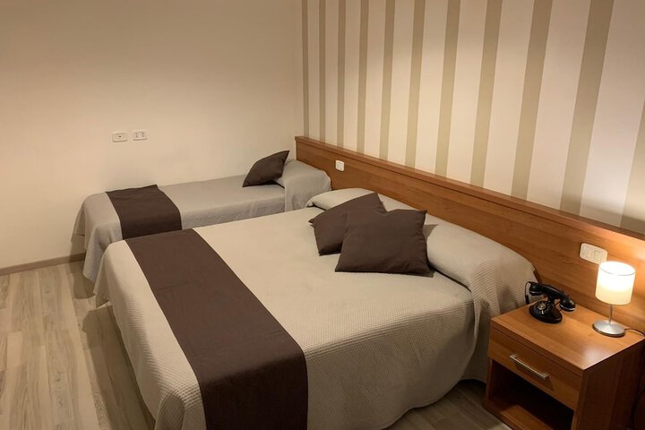 Room 6 of 26