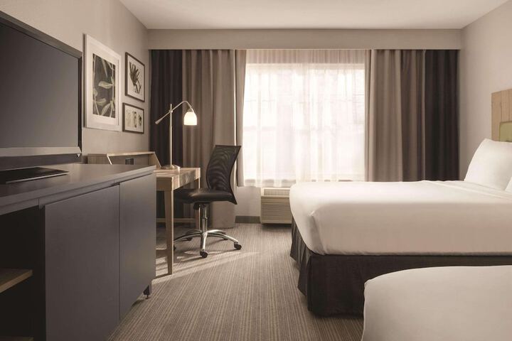 2 Queen Beds (1 of 5)