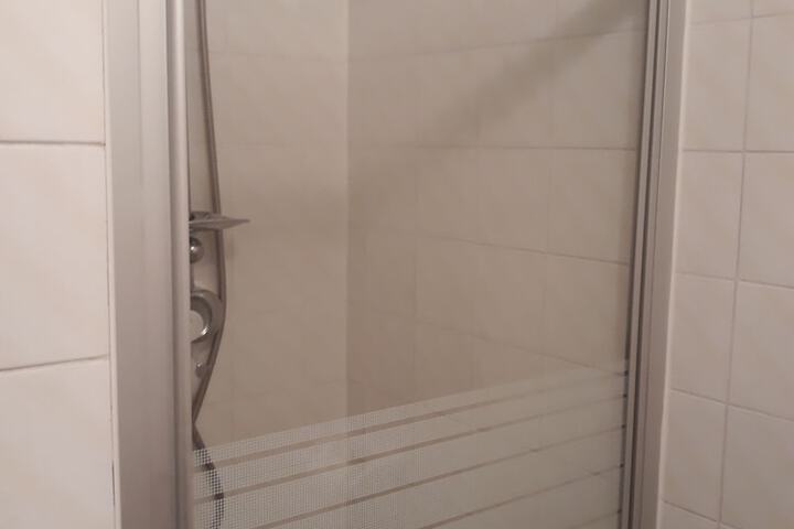 Room 12 of 16