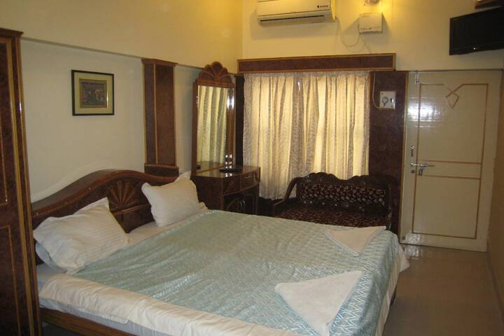 Room 21 of 38