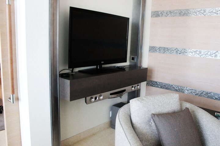 Room 16 of 200