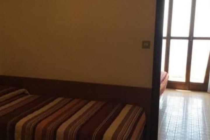 Room 4 of 44